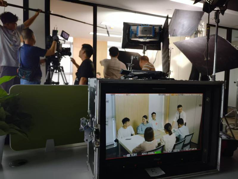 河南蒙古族TVC拍摄公司：科技产品视觉化大师，诠释未来感与功能美学